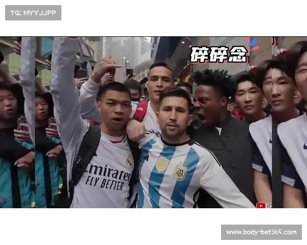 甲亢哥激动见梅西遭无视 C罗却与他亲切互动引发热议 甲亢哥激动见梅西遭无视 C罗却与他亲切互动引发热议